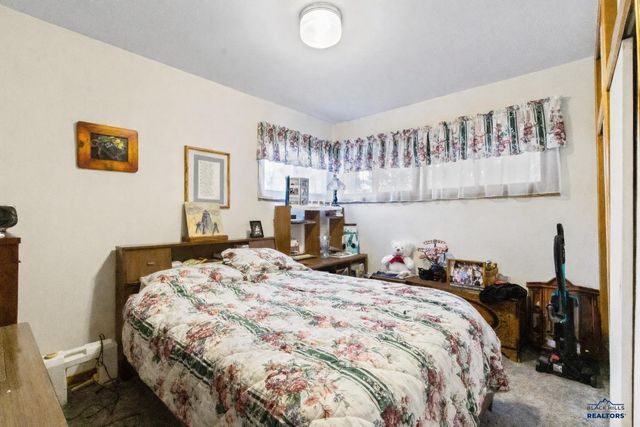 120 6TH AVE, Newcastle, WY 82701