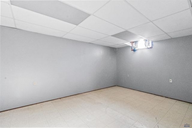 120 6TH AVE, Newcastle, WY 82701