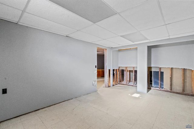 120 6TH AVE, Newcastle, WY 82701