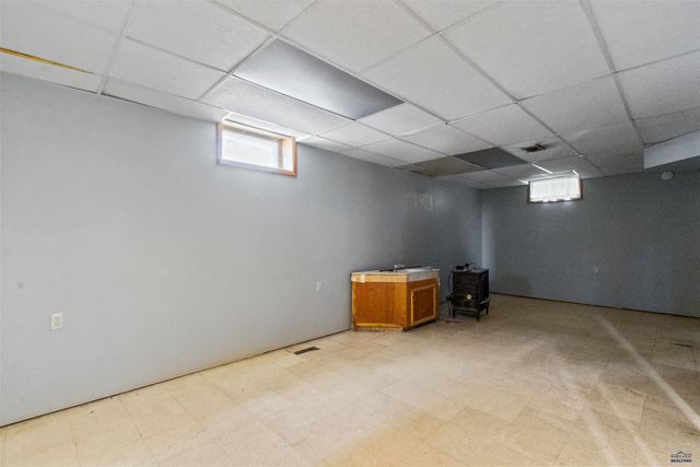 120 6TH AVE, Newcastle, WY 82701