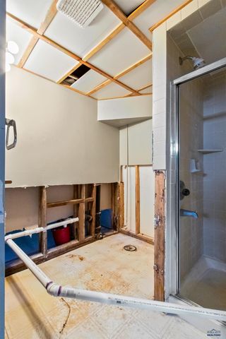 120 6TH AVE, Newcastle, WY 82701