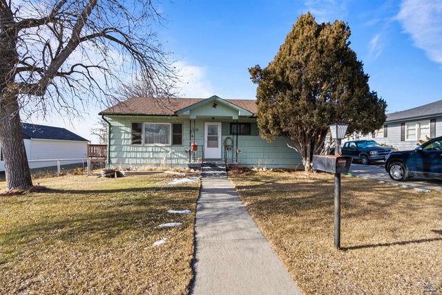 120 6TH AVE, Newcastle, WY 82701