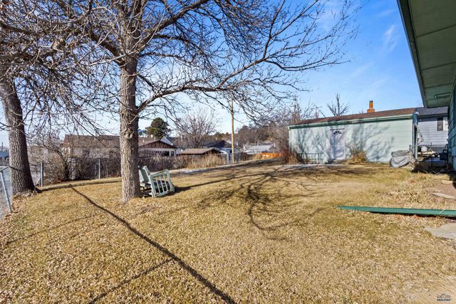 120 6TH AVE, Newcastle, WY 82701