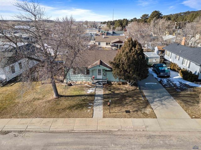 120 6TH AVE, Newcastle, WY 82701