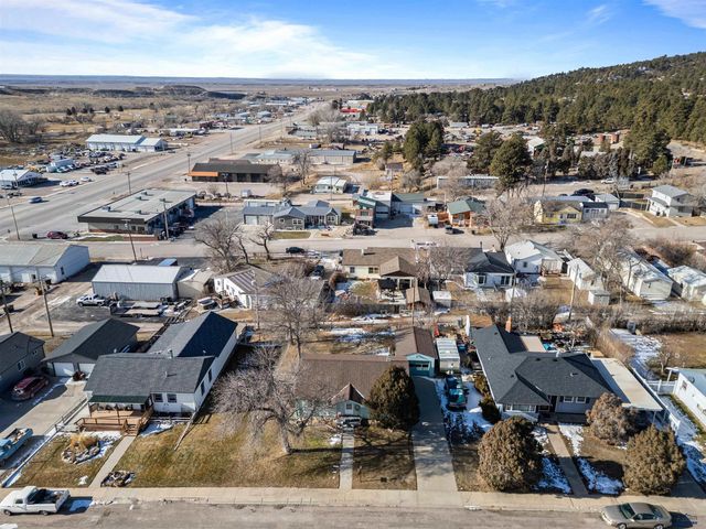 120 6TH AVE, Newcastle, WY 82701
