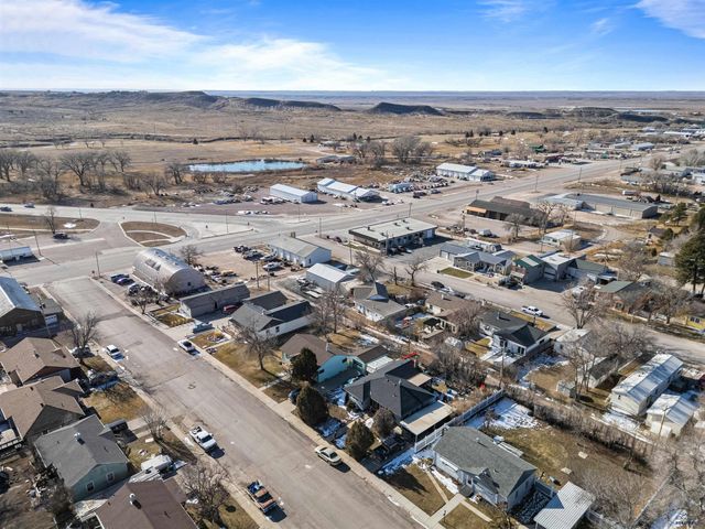 120 6TH AVE, Newcastle, WY 82701