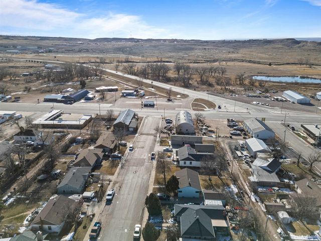 120 6TH AVE, Newcastle, WY 82701