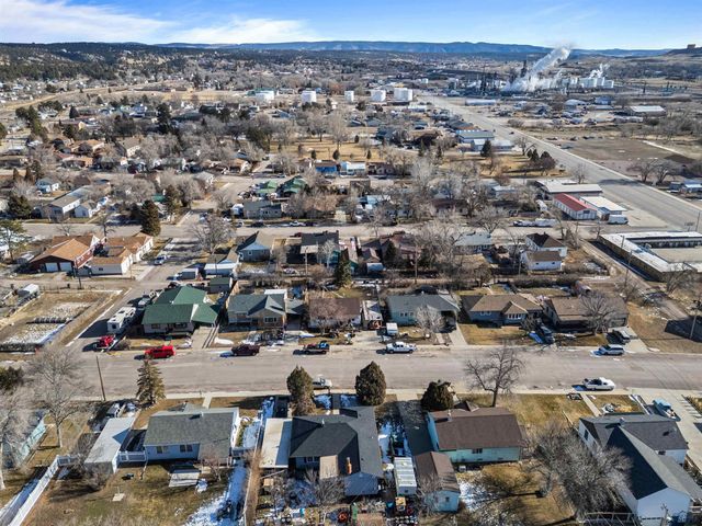 120 6TH AVE, Newcastle, WY 82701