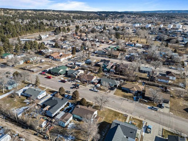 120 6TH AVE, Newcastle, WY 82701