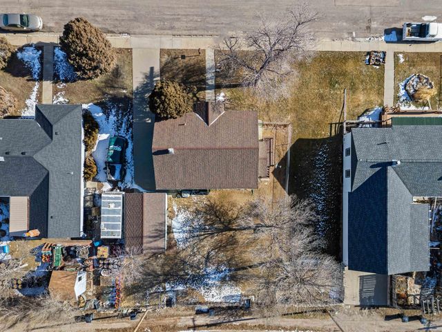 120 6TH AVE, Newcastle, WY 82701