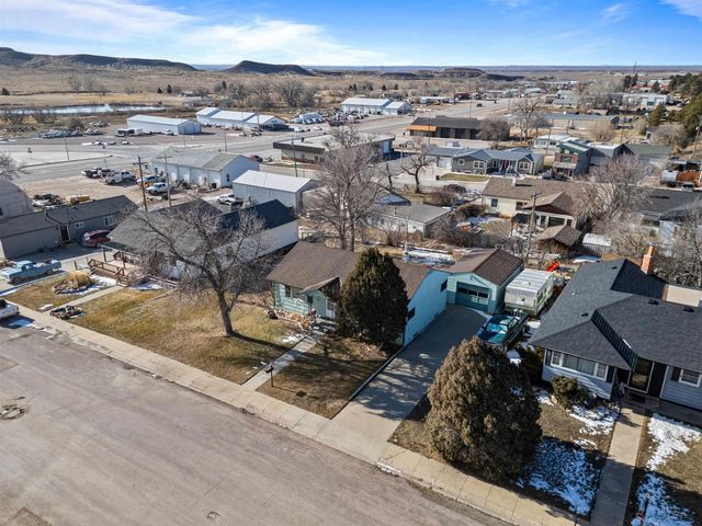 120 6TH AVE, Newcastle, WY 82701