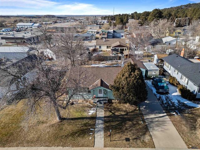 120 6TH AVE, Newcastle, WY 82701