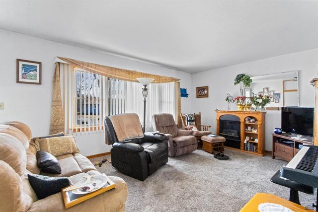 120 6TH AVE, Newcastle, WY 82701