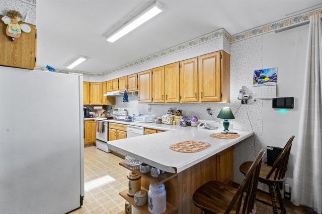 120 6TH AVE, Newcastle, WY 82701