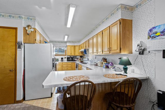 120 6TH AVE, Newcastle, WY 82701