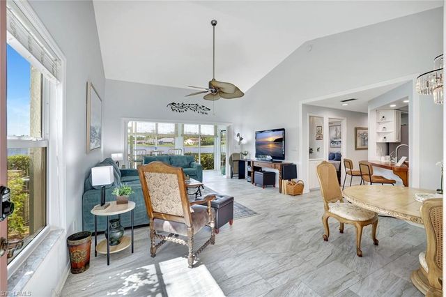 613 Windsor SQ # 101, Naples, FL 34104