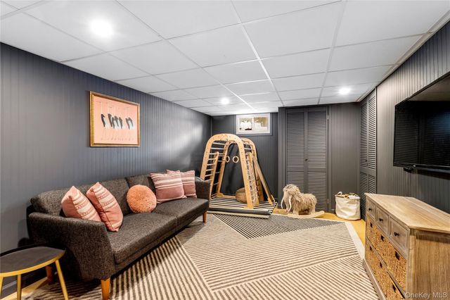 17 Meroke Lane, Rocky Point, NY 11778