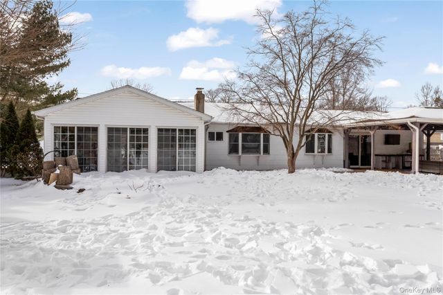 17 Meroke Lane, Rocky Point, NY 11778