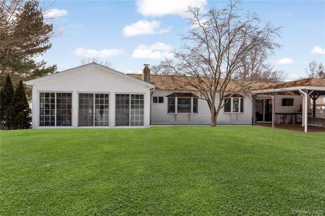 17 Meroke Lane, Rocky Point, NY 11778