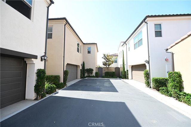 105 Holly Spgs, Irvine, CA 92618