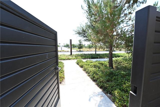 105 Holly Spgs, Irvine, CA 92618