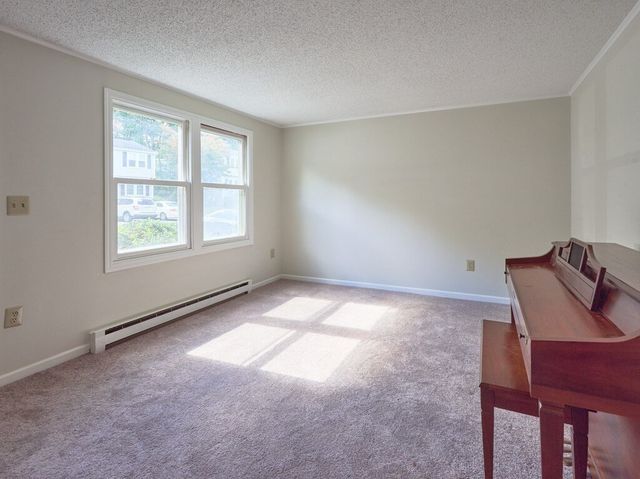 270 Sunderland Rd 40, Worcester, MA 01604