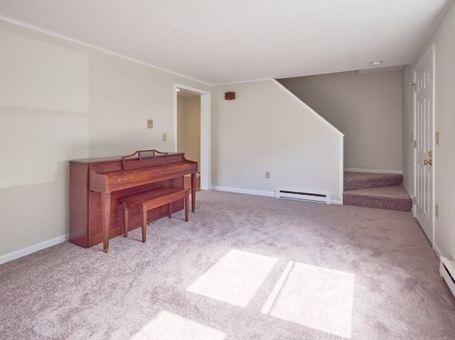270 Sunderland Rd 40, Worcester, MA 01604