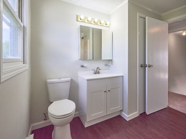 270 Sunderland Rd 40, Worcester, MA 01604