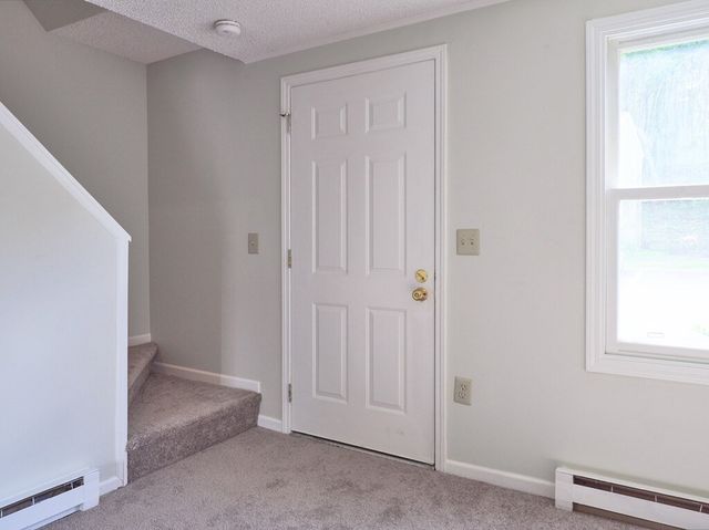 270 Sunderland Rd 40, Worcester, MA 01604