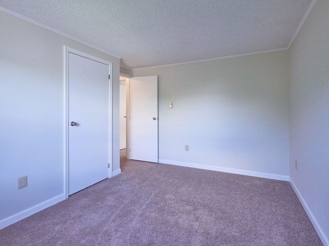 270 Sunderland Rd 40, Worcester, MA 01604