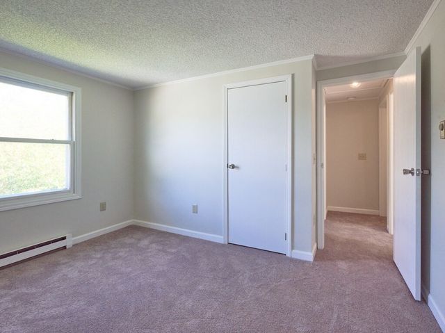 270 Sunderland Rd 40, Worcester, MA 01604