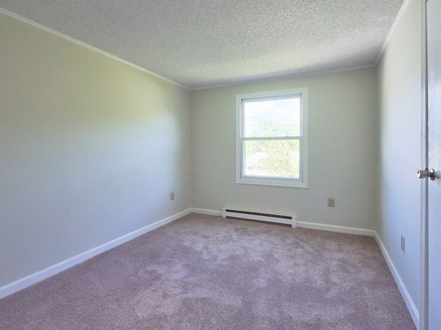 270 Sunderland Rd 40, Worcester, MA 01604