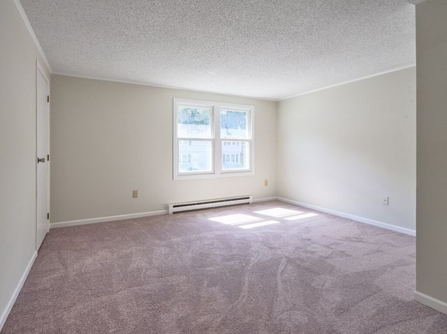 270 Sunderland Rd 40, Worcester, MA 01604