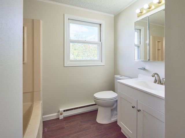 270 Sunderland Rd 40, Worcester, MA 01604