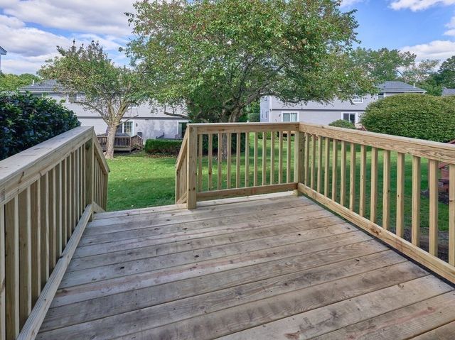 270 Sunderland Rd 40, Worcester, MA 01604