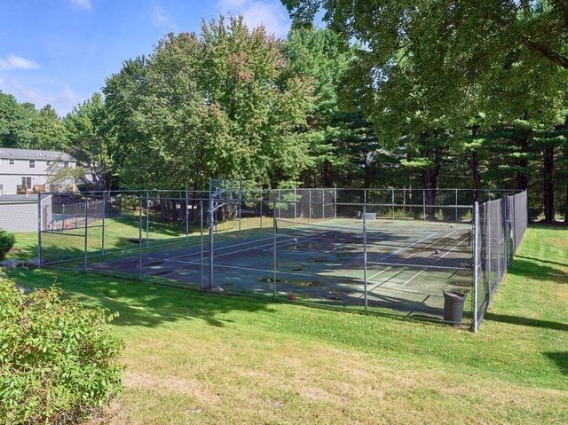 270 Sunderland Rd 40, Worcester, MA 01604