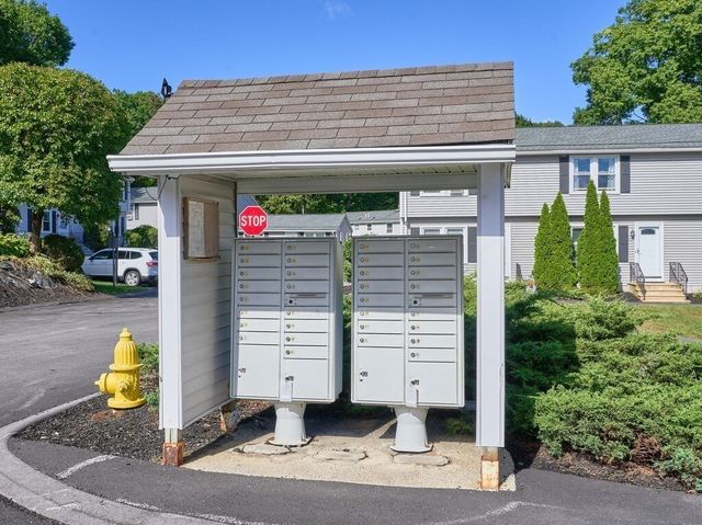 270 Sunderland Rd 40, Worcester, MA 01604