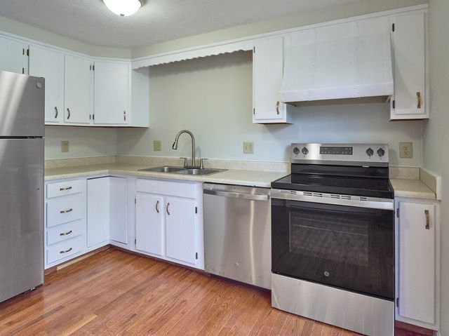 270 Sunderland Rd 40, Worcester, MA 01604
