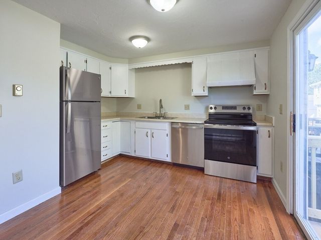 270 Sunderland Rd 40, Worcester, MA 01604