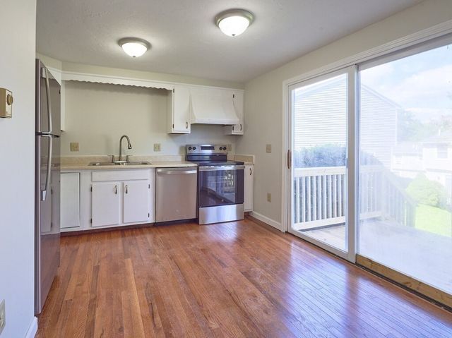 270 Sunderland Rd 40, Worcester, MA 01604
