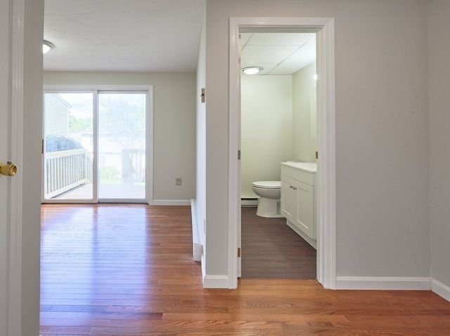 270 Sunderland Rd 40, Worcester, MA 01604