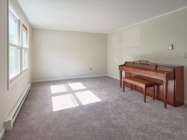 270 Sunderland Rd 40, Worcester, MA 01604