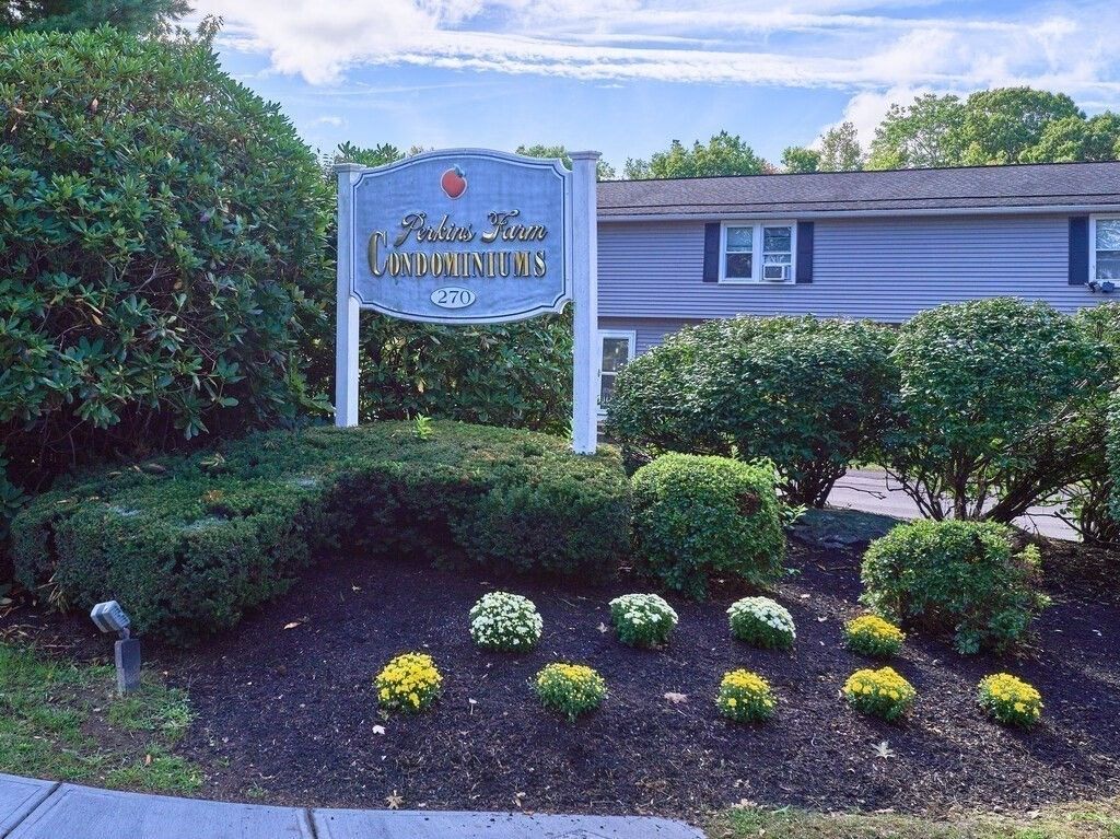 270 Sunderland Rd 40, Worcester, MA 01604