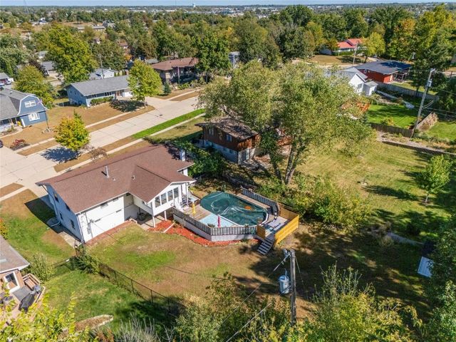 2611 Brookland Dr NE, Cedar Rapids, IA 52402