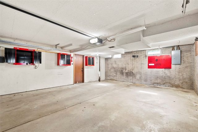 2611 Brookland Dr NE, Cedar Rapids, IA 52402