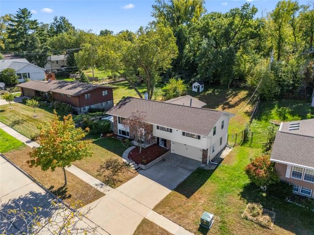 2611 Brookland Dr NE, Cedar Rapids, IA 52402