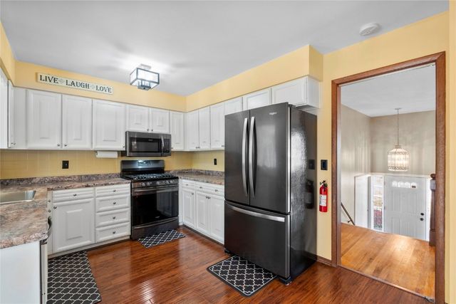 2611 Brookland Dr NE, Cedar Rapids, IA 52402