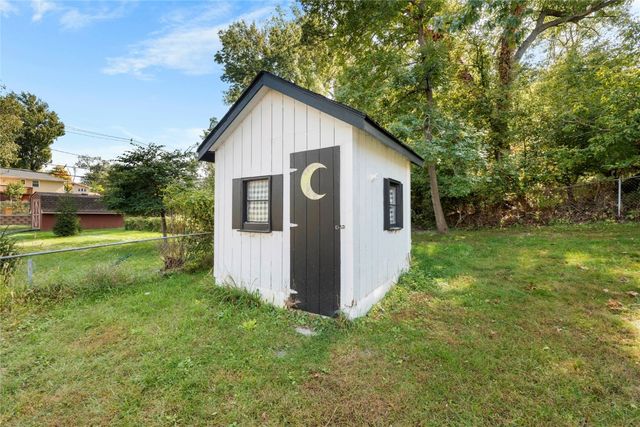 2611 Brookland Dr NE, Cedar Rapids, IA 52402