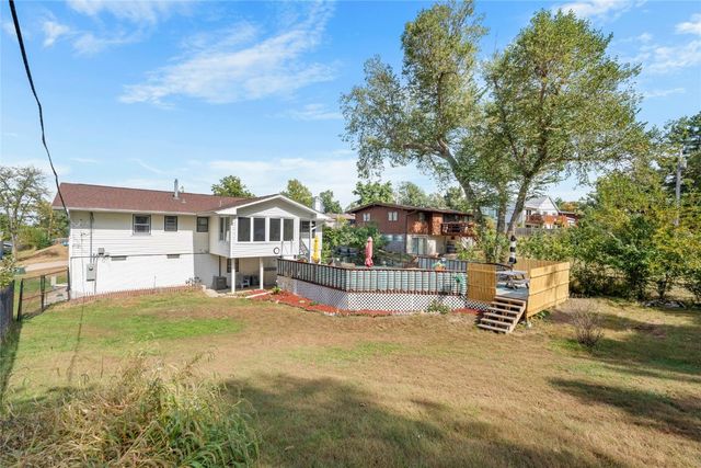 2611 Brookland Dr NE, Cedar Rapids, IA 52402