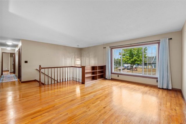 2611 Brookland Dr NE, Cedar Rapids, IA 52402